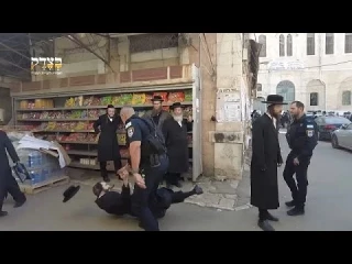 Vídeo: En Jerusalén, la policía israelí ataca a judíos religiosos que se solidarizaron con los palestinos