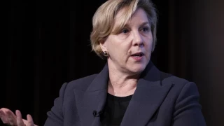 La presidenta de Tesla se hace ‘de oro’ vendiendo acciones de la marca, y la abandona a su suerte con las decisiones de Elon Musk