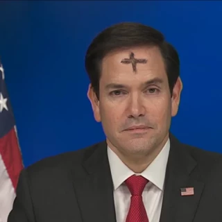 Marco Rubio, secretario de Estado, aparece en televisión con la cruz de ceniza en la frente