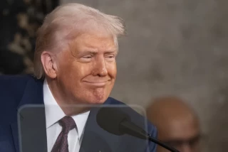 Los estadounidenses "van a tener que sufrir", advierte el economista de Trump [Ing]