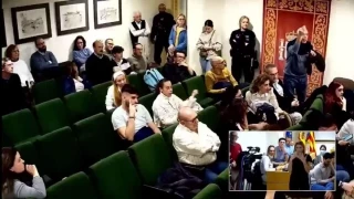 Gritos en un pleno de Paiporta: "Háblame en español, un poco de respeto"