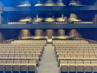 Dos sillas por 2.500 euros cada una: la compra del Ayuntamiento para el Palacio Europa