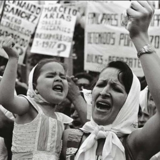 La fotografía de lo que falta. Una fotografía de Adriana Lestido