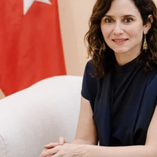 Ayuso incendia el 5º aniversario de la pandemia: niega los protocolos de la vergüenza y dice que no murieron 7291 ancianos