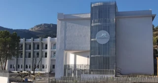 Hallan a una mujer fallecida, sola y en silla de ruedas en las puertas de un hospital de Jaén