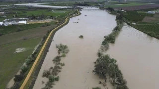 Cerradas las compuertas del muro de defensa en Sevilla ante una posible crecida del Guadalquivir