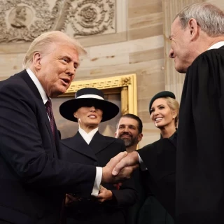 Trump pide al presidente del Supremo que tome medidas contra los jueces que suspenden sus órdenes ejecutivas