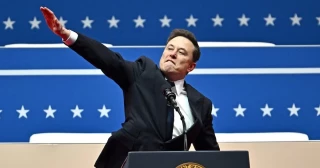 El padre de Musk: Elon no es racista: era amigo de "sirvientes negros" [ENG]