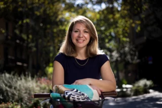 Janet Sanz: La líder municipal de Barcelona en Comú gana el pulso a su casero: le pedía un 50% más y convertir su piso en alquiler de temporada