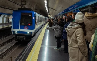 Madrid publicita como propia la gratuidad del abono de transporte hasta los 14 años que financia el Estado