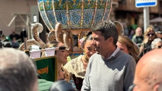 "¡Mazón, dimisión!": Castellón reprende a Mazón en su visita a las fiestas de la Magdalena