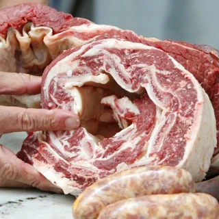 Lo que faltaba en el país de la carne: Argentina comenzará a importar asado de Brasil