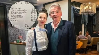El CEO de Ryanair acude a un restaurante y le dan de su propia medicina con un recargo extra de 7 euros por ocupar más espacio