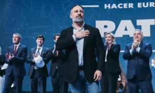 Santiago Abascal hace el ridículo ante sus votantes al apoyar a Trump mientras revoca permisos a Repsol