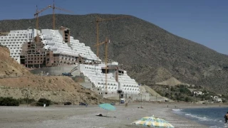 La prensa internacional se fija en "el enorme hotel fantasma de España" y en por qué no pueden derribarlo