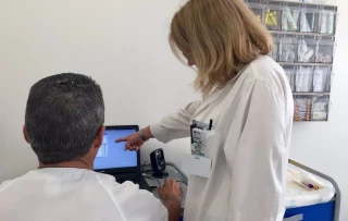 El SAS avisa a la plantilla de los "riesgos" de usar WhatsApp para datos de pacientes tras un incidente en Granada