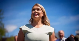 Karoline Leavitt se enfrenta a  un periodista por una pregunta sobre deportaciones por tatuajes [ENG]