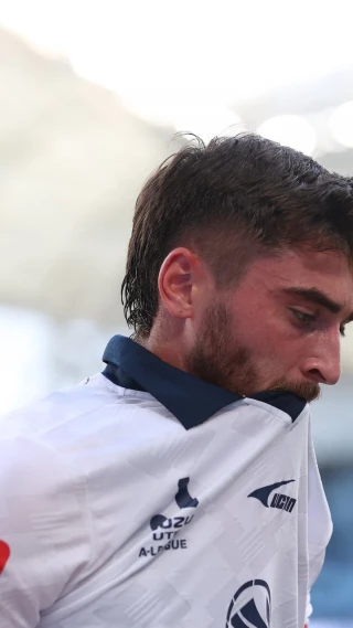 El futbolista australiano que se declaró gay sigue recibiendo “amenazas de muerte a diario” cuatro años después