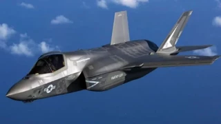 El piloto que saltó dejando su F-35B en automático rebate el informe de la Marina de EEUU sobre el accidente
