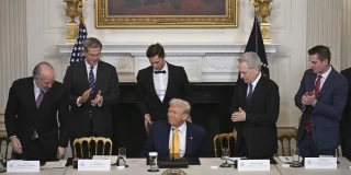 ¿Trump acaba de indultar… a una empresa? [EN]