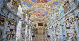 La joya del barroco europeo escondida en un monasterio: una impresionante biblioteca con frescos, esculturas y más de 70.000 libros - Infobae