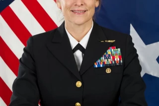 Trump despide a una militar de EEUU en la OTAN... tras aparecer en una lista 'woke' [Ing]