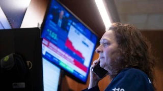 Wall Street se hunde al aclarar la Casa Blanca que los aranceles a China son del 145%