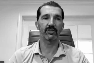 Peja Stojaković: «Si no hubiera habido guerra en Yugoslavia, en lugar de jugar en la NBA, habría trabajado en una granja»