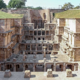 Rani ki vav, un espectacular pozo construido como si fuera un templo invertido en India