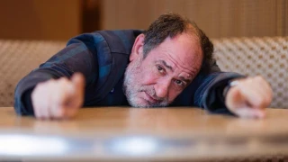 Karra Elejalde: "De niño pelaba patatas en un taburete y hacía pinchos; mis padres, pobres, me explotaban porque era parte del negocio"