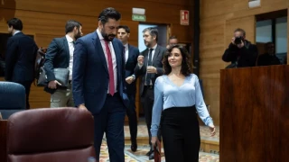 Ayuso da ayudas para contratar empleadas del hogar pese a su poca demanda y elimina otras de cuidados paliativos a menores