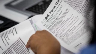 Pagaron sus impuestos y eso podría llevarlos a su deportación: "La gente se siente traicionada"