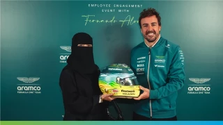 Críticas a Fernando Alonso y Aston Martin por la promoción de su nuevo casco: aparece la diseñadora tapada con un burka