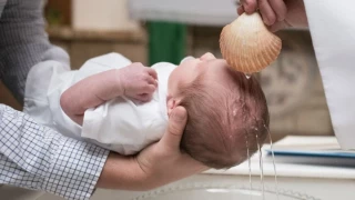 Casi la mitad de los niños ya no son bautizados al nacer