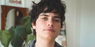 Bells Larsen, primer músico que cancela su gira por EE.UU. al negársele el visado por ser 'trans'