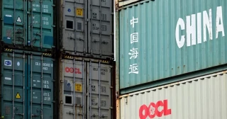 China acusa a Estados Unidos de “lloriquear” por los aranceles y “aprovecharse del tren de la globalización” (Inglés)