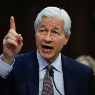 "Nadie tiene un derecho divino al éxito": la advertencia a Trump del CEO del mayor banco de Estados Unidos