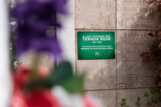 Vox no contaba con permiso para la placa instalada en el cementerio de Jove de Gijón , que será retirada