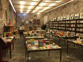 Expulsan a un grupo de 30 turistas de una librería de Barcelona mientras hacían un tour
