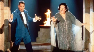 Cuando Freddie Mercury de Queen actuó con la superestrella de la ópera Montserrat Caballé en 1988 [Eng]