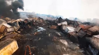 Dramáticas imágenes de un dron que sobrevuela la destrucción causada por la explosión en el puerto iraní
