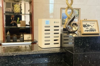 El imperio de las powerbanks de alquiler por todas partes: la solución china que no debería tardar en llegar a España