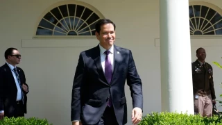 Alemania responde a EEUU y califica de "democrática" la decisión de registrar a AfD como organización de extrema derecha