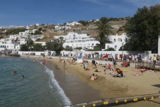 Hay tantos turistas en Grecia que el país se ha topado con un problema: no tiene suficientes trabajadores para atenderlos