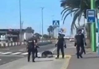 La Policía abate a tiros a un hombre tras un intento de robo con violencia en el Aeropuerto de Gran Canaria