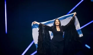 La obscenidad de la alegría bajo las bombas