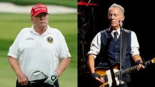 Trump publica un video en el que golpea a Bruce Springsteen con una pelota de golf [ENG]