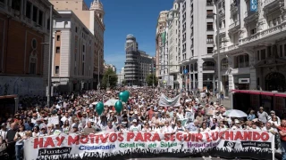 Decenas de miles de personas salen a la calle para denunciar la 'situación insostenible' de la sanidad pública en Madrid