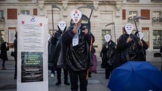 Tirar o no tirar de la manta, esa es la cuestión