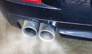Los gases de los coches modernos de gasolina acaban siendo más tóxicos